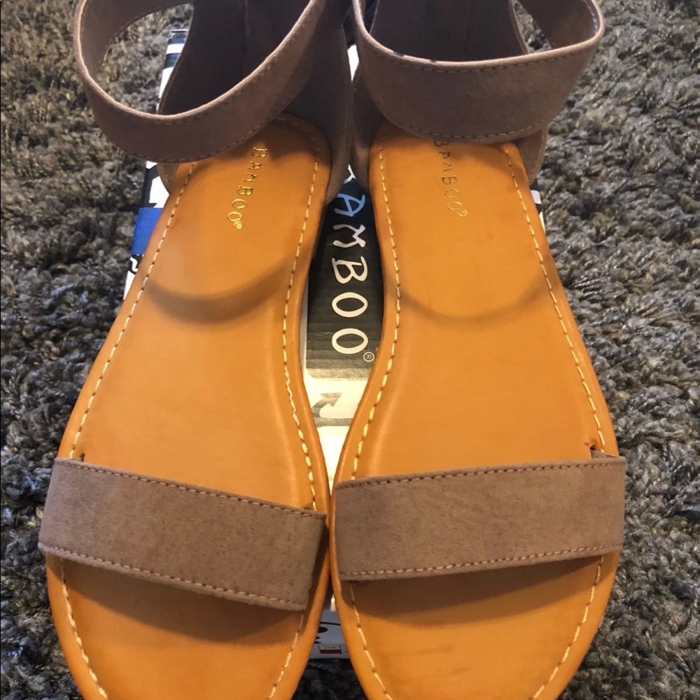 NEW IN BOX Bamboo Taupe SANDALS 7.5!